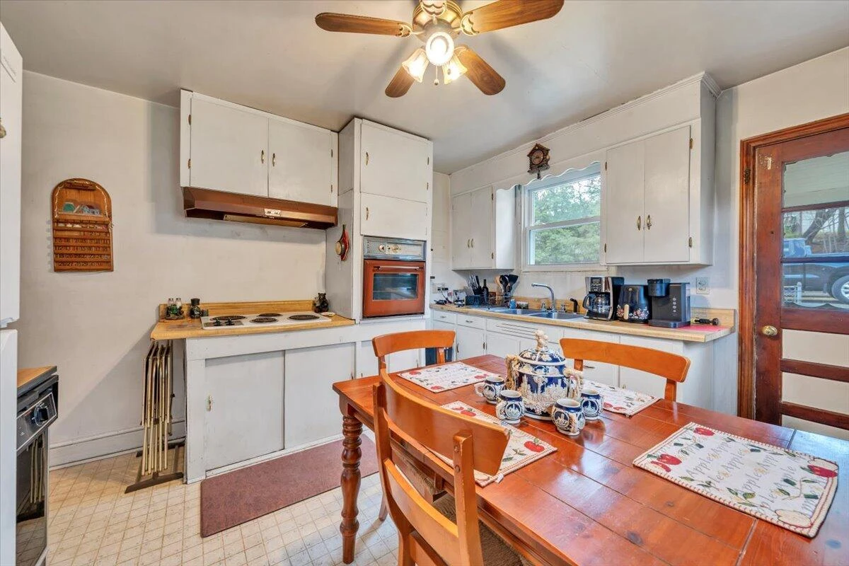 3302 Troxell RD SE - Photo 12
