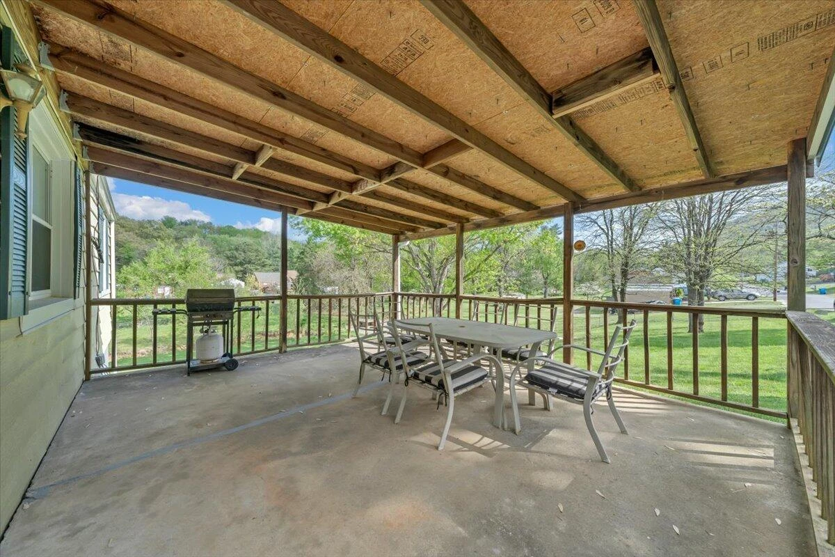 3302 Troxell RD SE - Photo 3