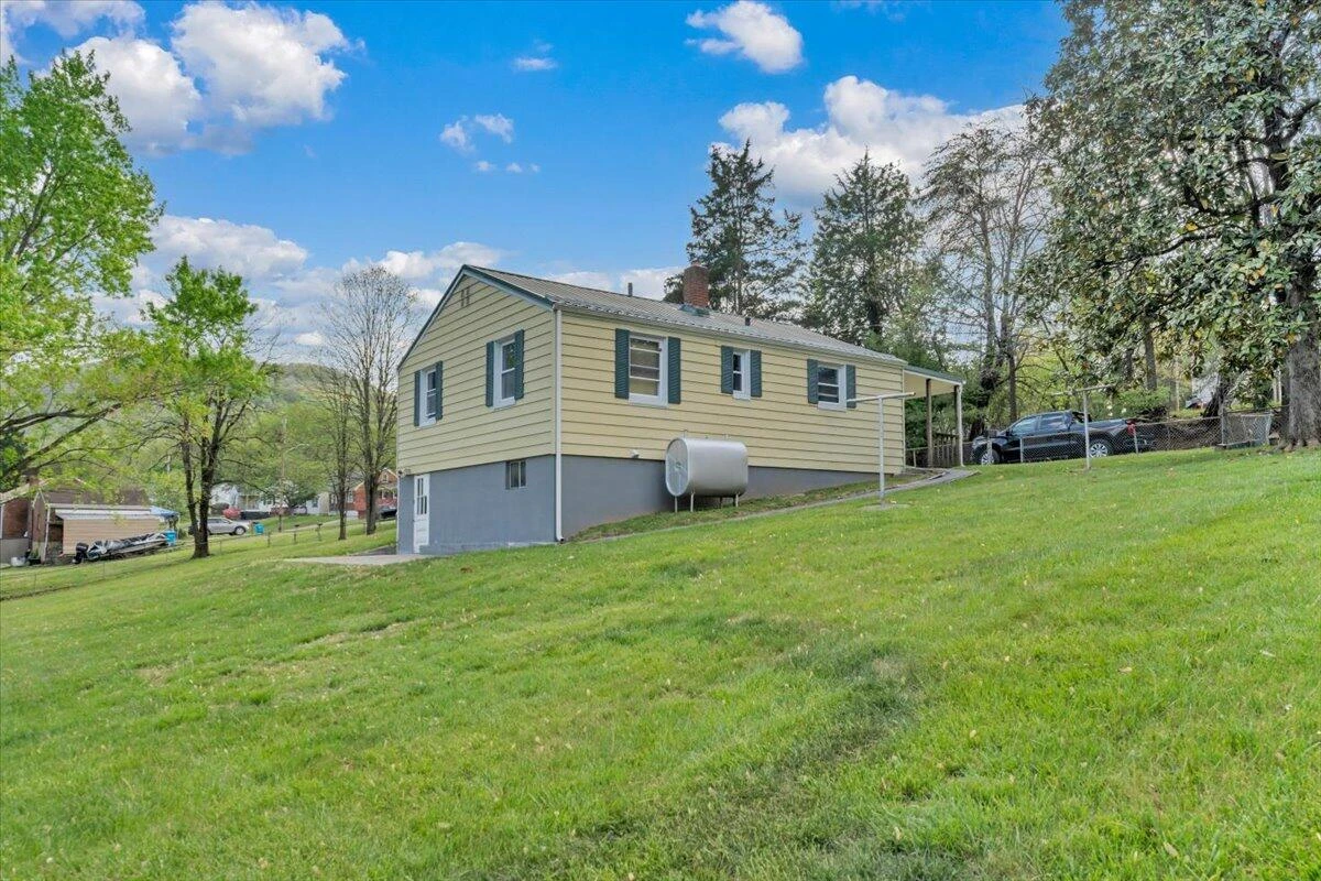 3302 Troxell RD SE - Photo 31