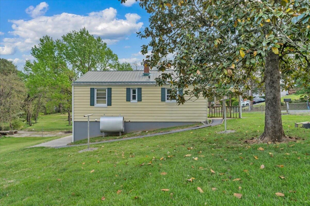 3302 Troxell RD SE - Photo 32