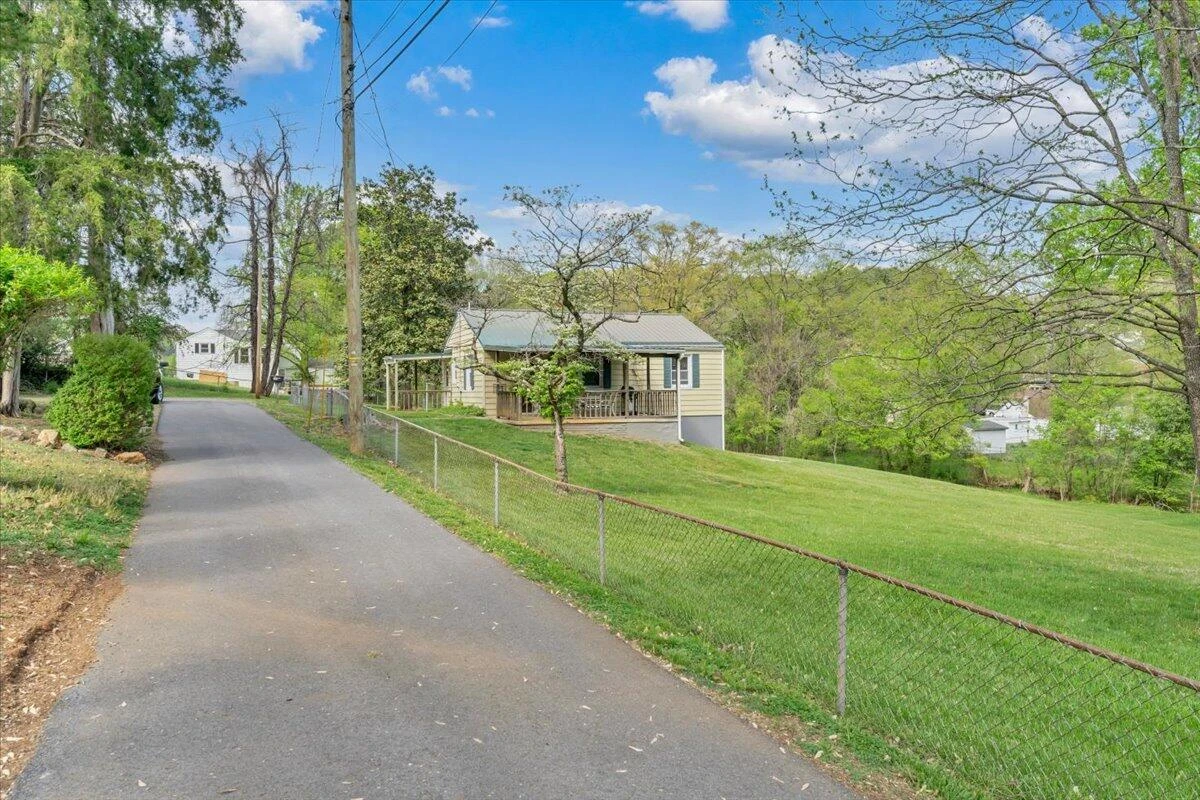 3302 Troxell RD SE - Photo 36