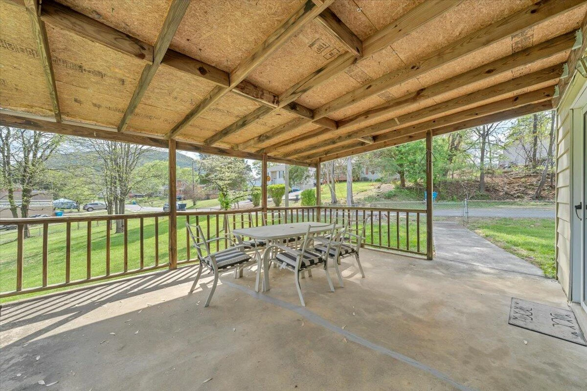 3302 Troxell RD SE - Photo 4