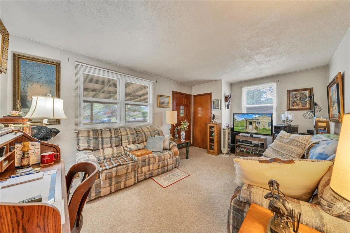 3302 Troxell RD SE - Photo 7