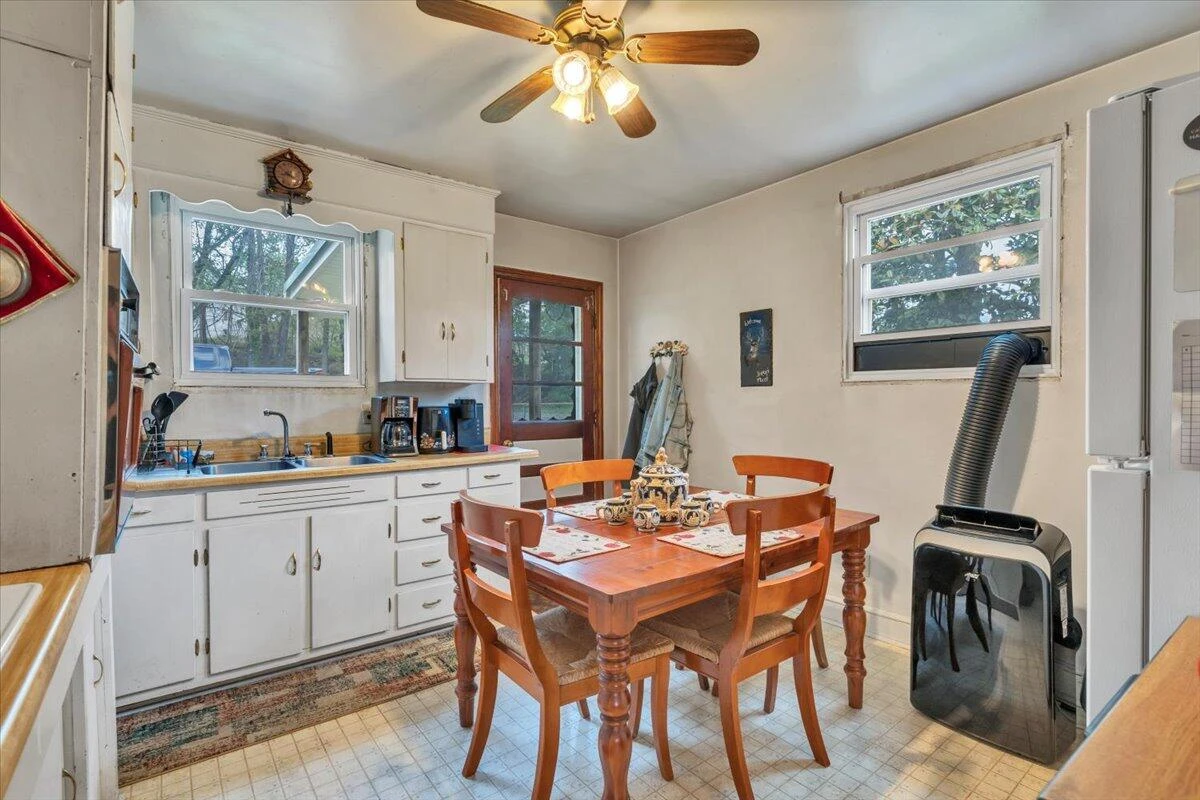 3302 Troxell RD SE - Photo 8
