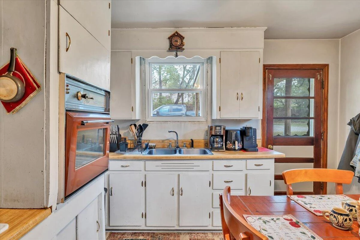 3302 Troxell RD SE - Photo 9