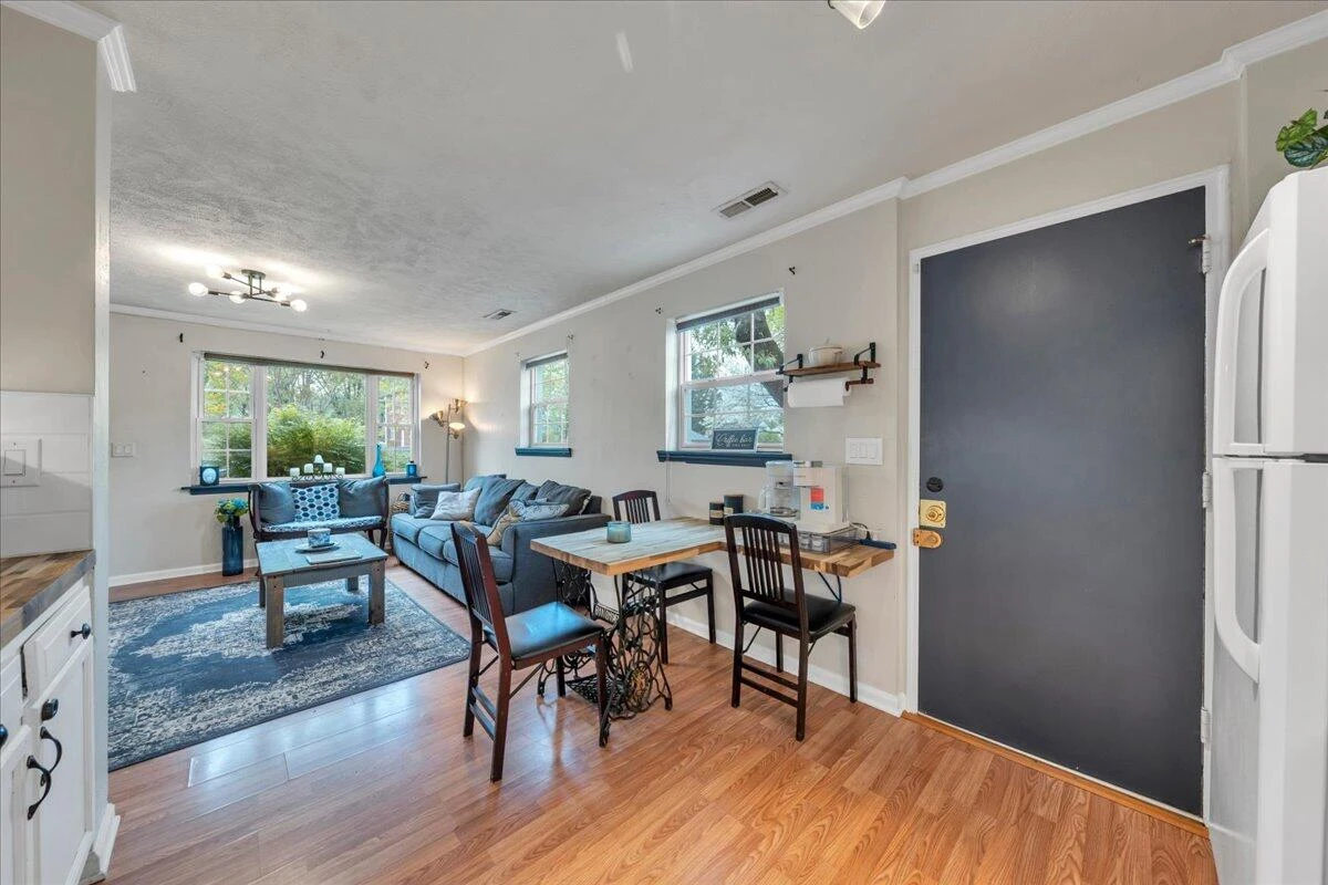 422 Arbor AVE SE - Photo 10