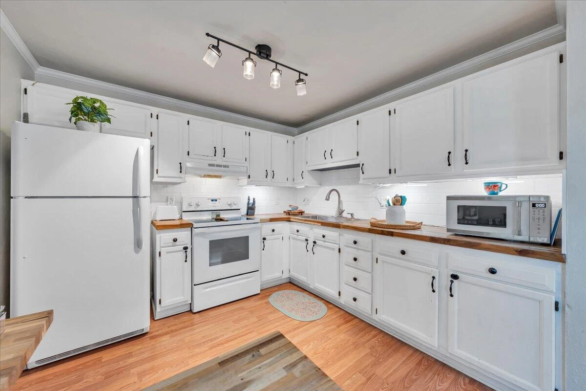 422 Arbor AVE SE - Photo 13
