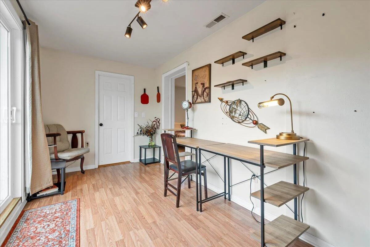 422 Arbor AVE SE - Photo 18