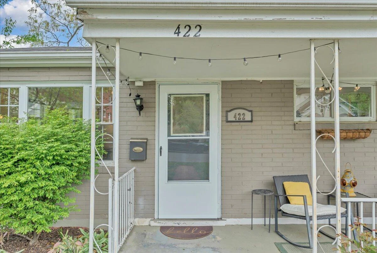 422 Arbor AVE SE - Photo 2