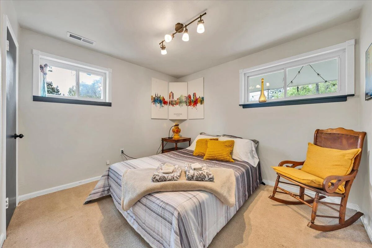 422 Arbor AVE SE - Photo 21