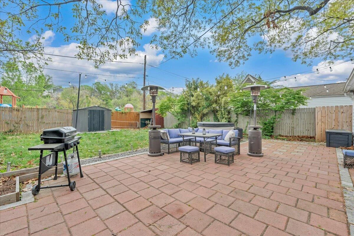 422 Arbor AVE SE - Photo 22