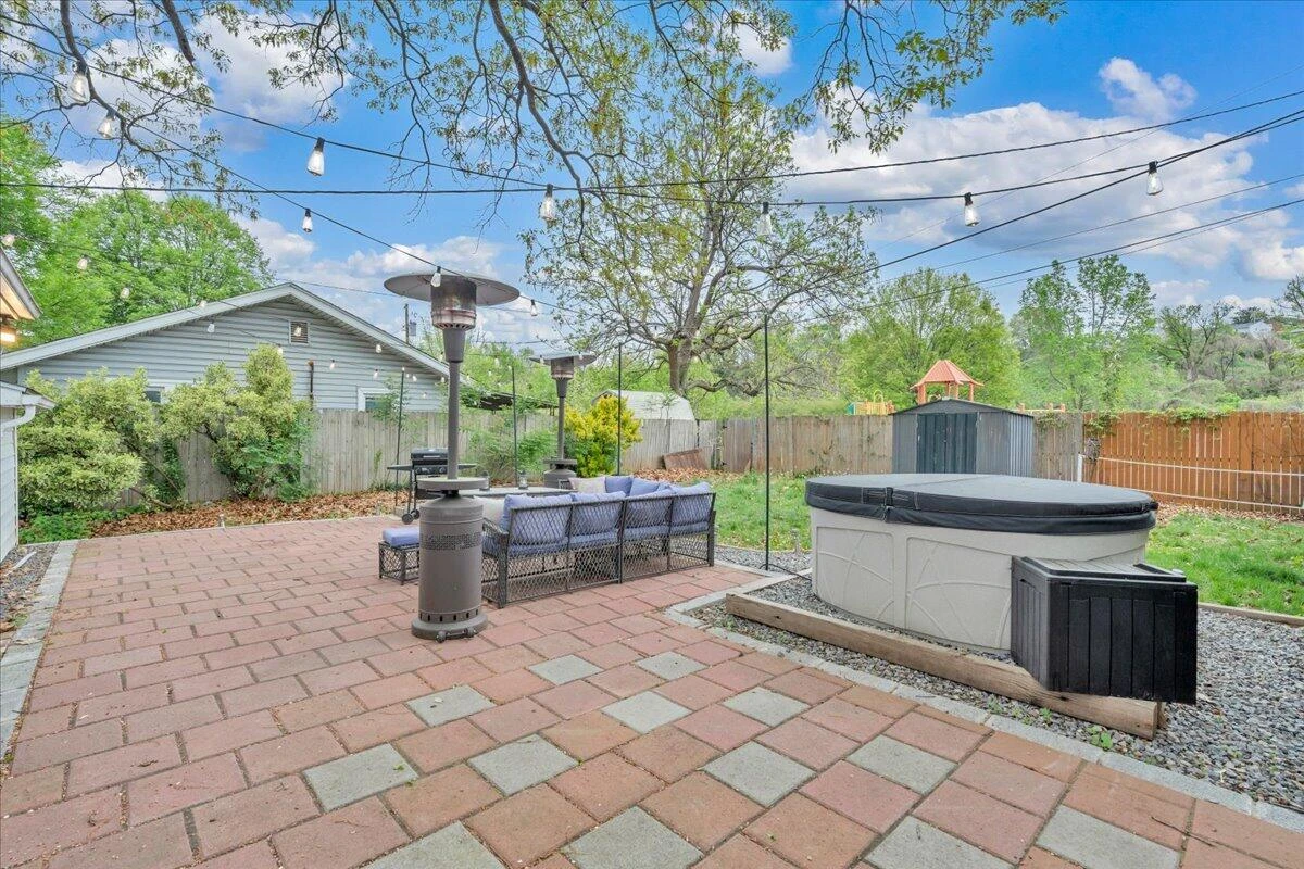 422 Arbor AVE SE - Photo 23
