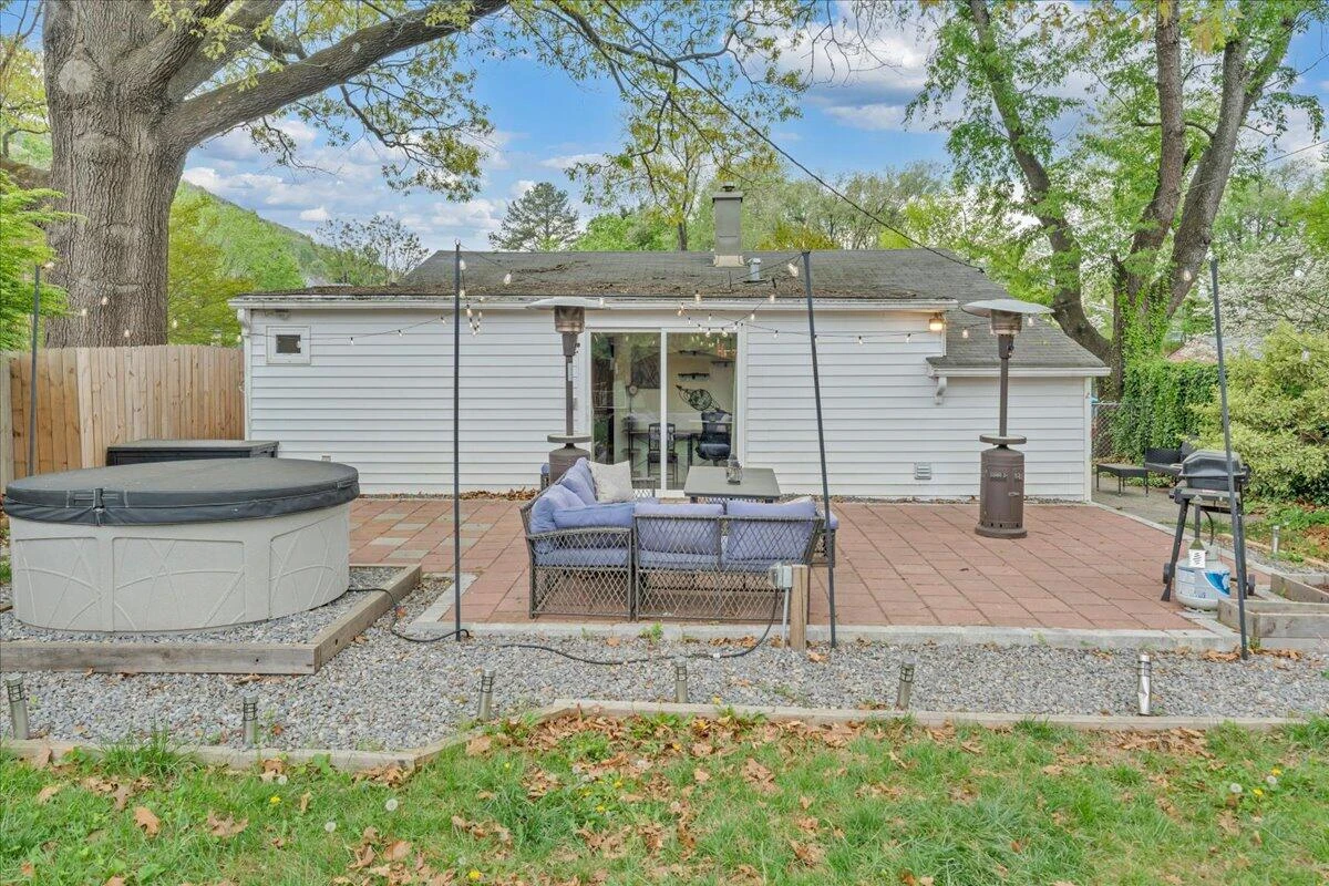 422 Arbor AVE SE - Photo 24