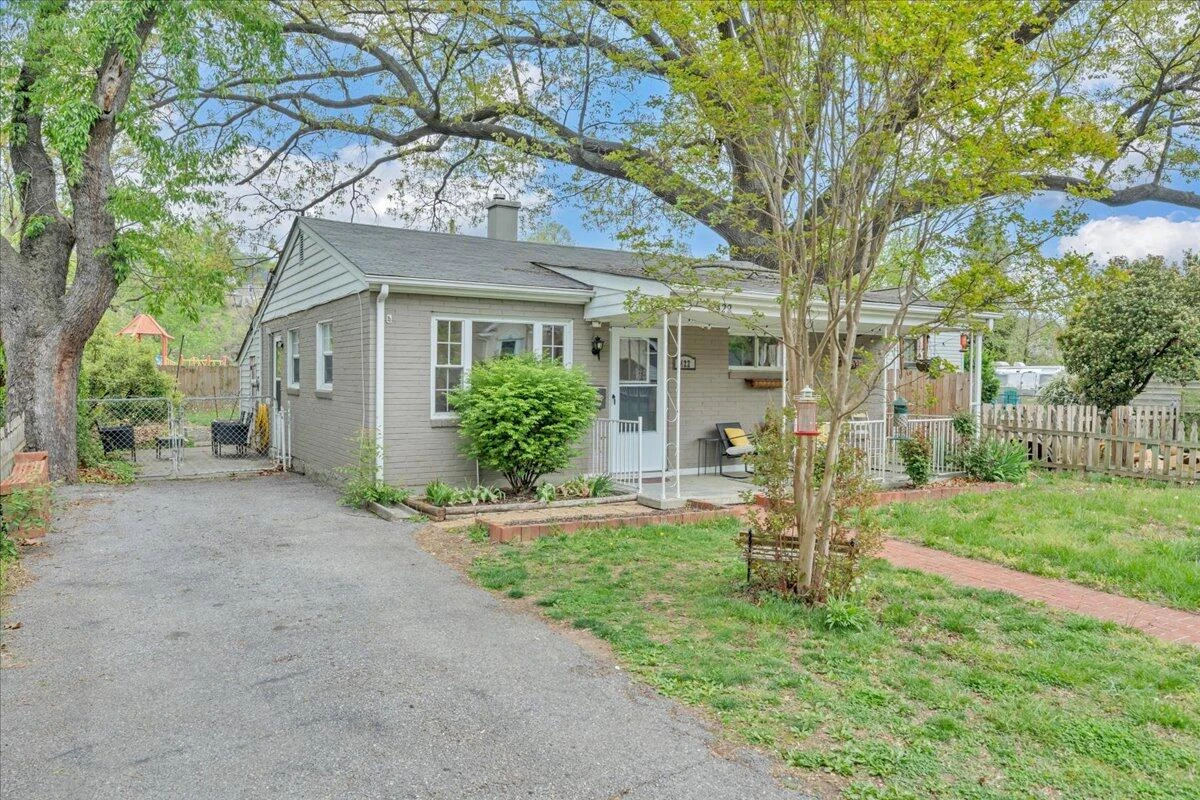 422 Arbor AVE SE - Photo 31