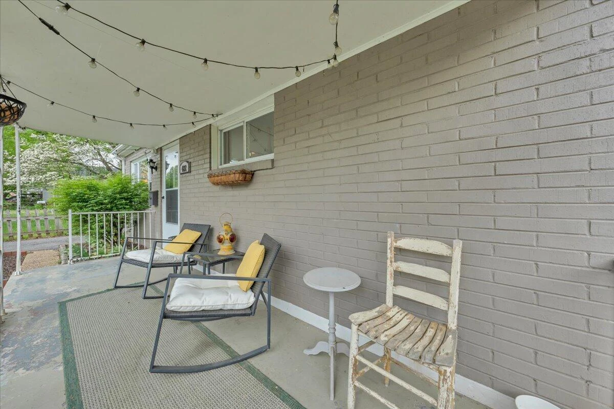422 Arbor AVE SE - Photo 4