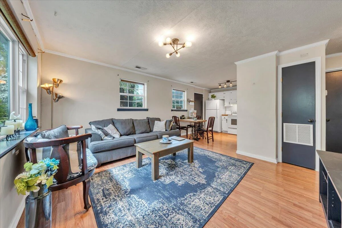 422 Arbor AVE SE - Photo 6