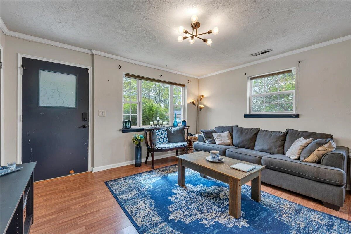 422 Arbor AVE SE - Photo 7