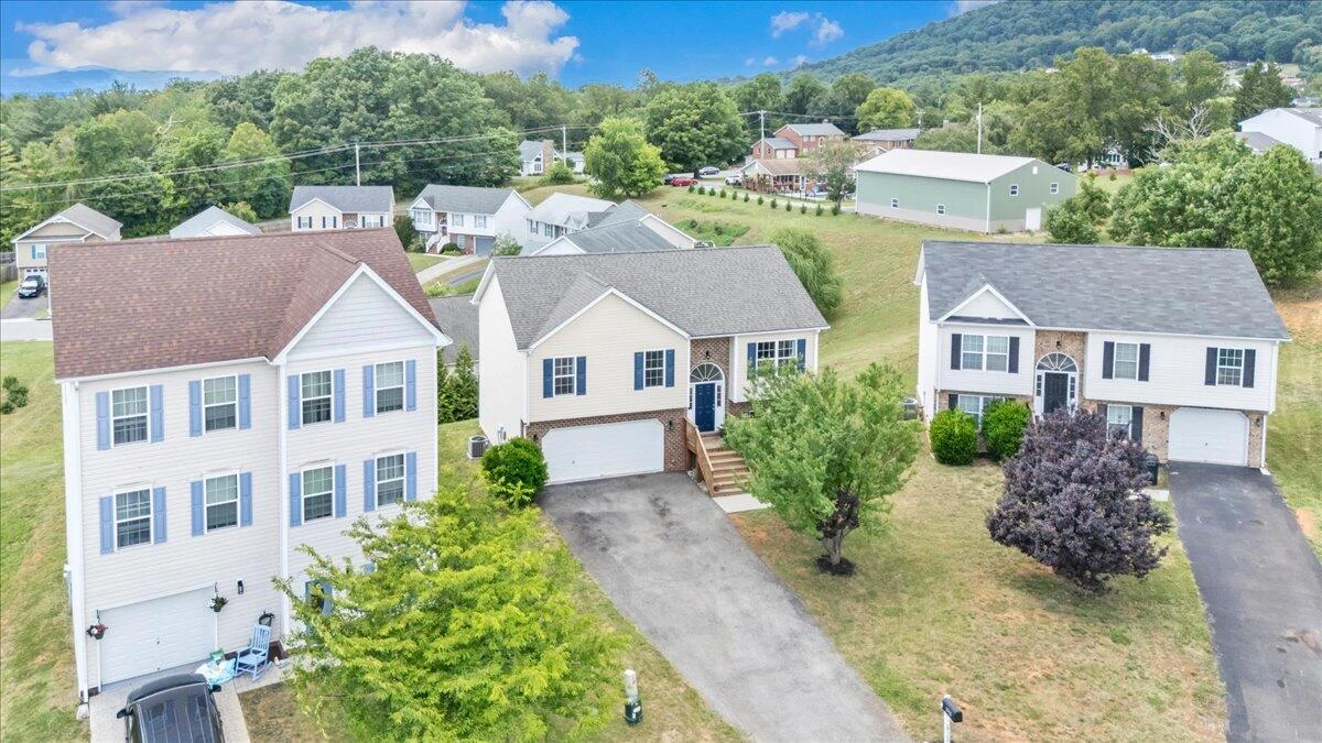 2722 Paddington Station LN - Photo 44