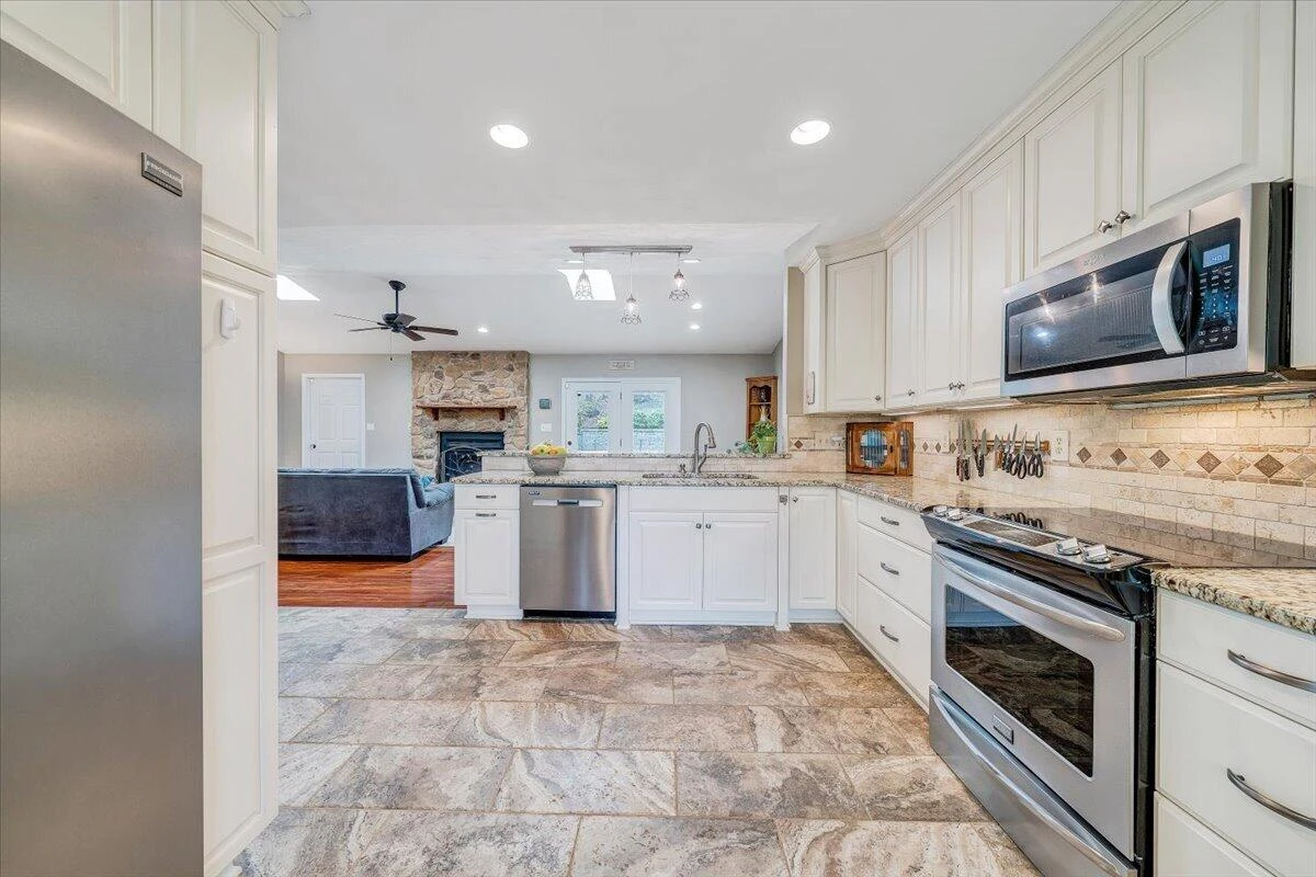856 Ridge Mountain DR - Photo 11