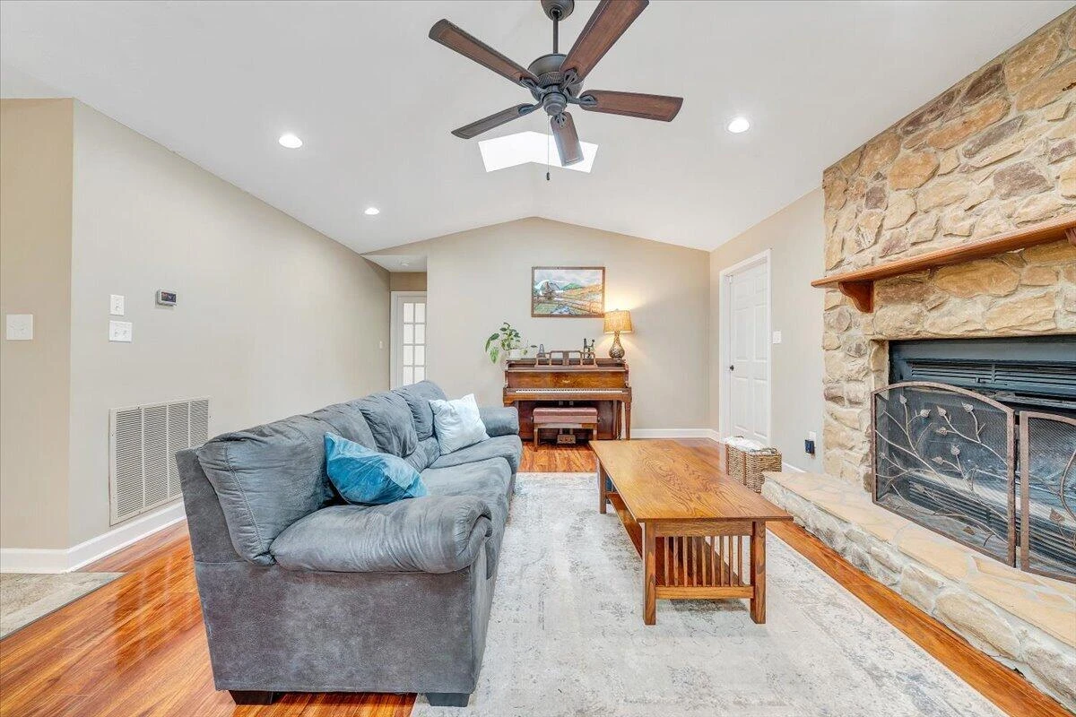 856 Ridge Mountain DR - Photo 16