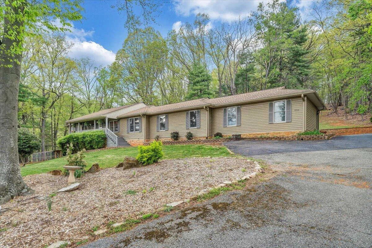 856 Ridge Mountain DR - Photo 2