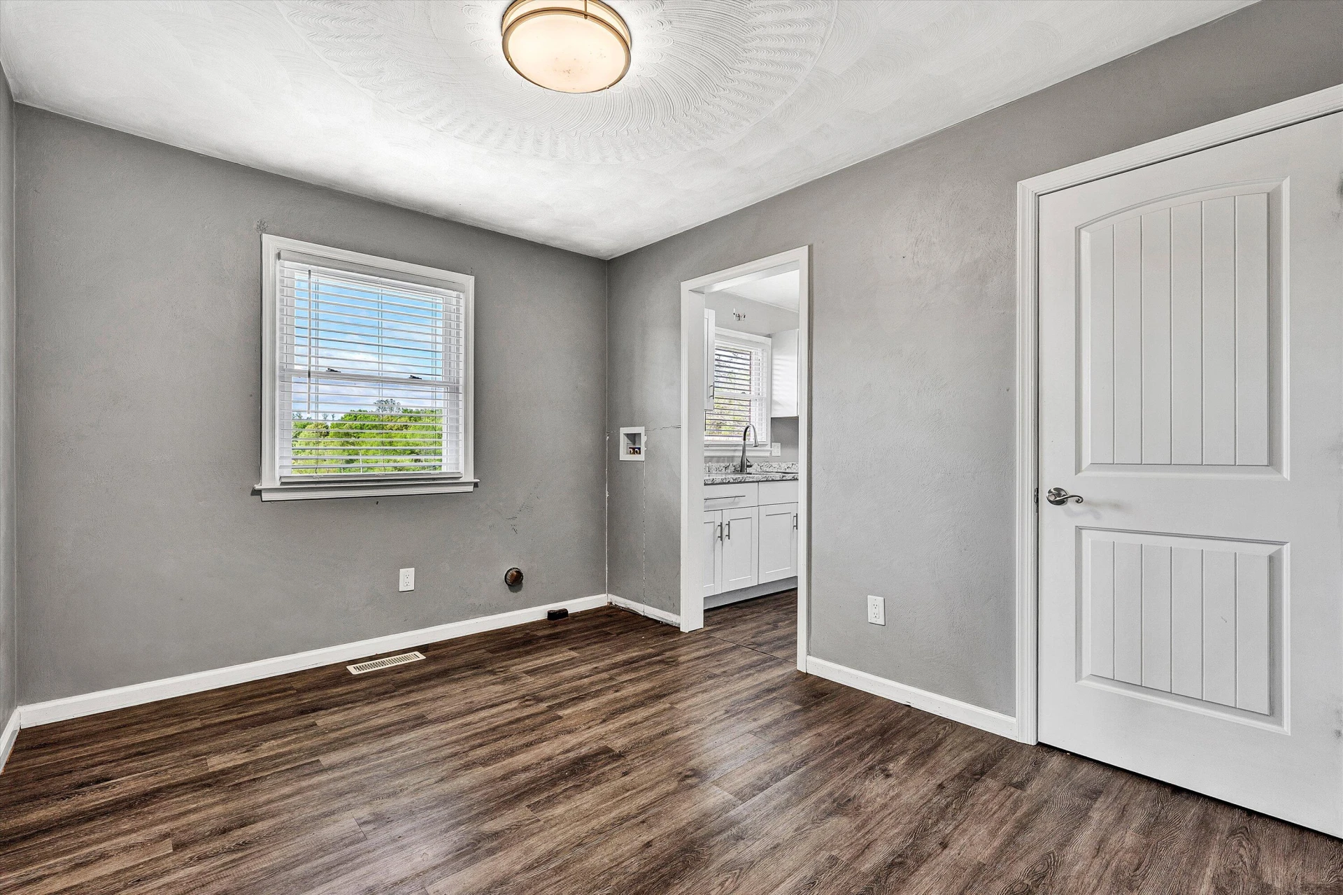 10640 Stewartsville RD - Photo 10
