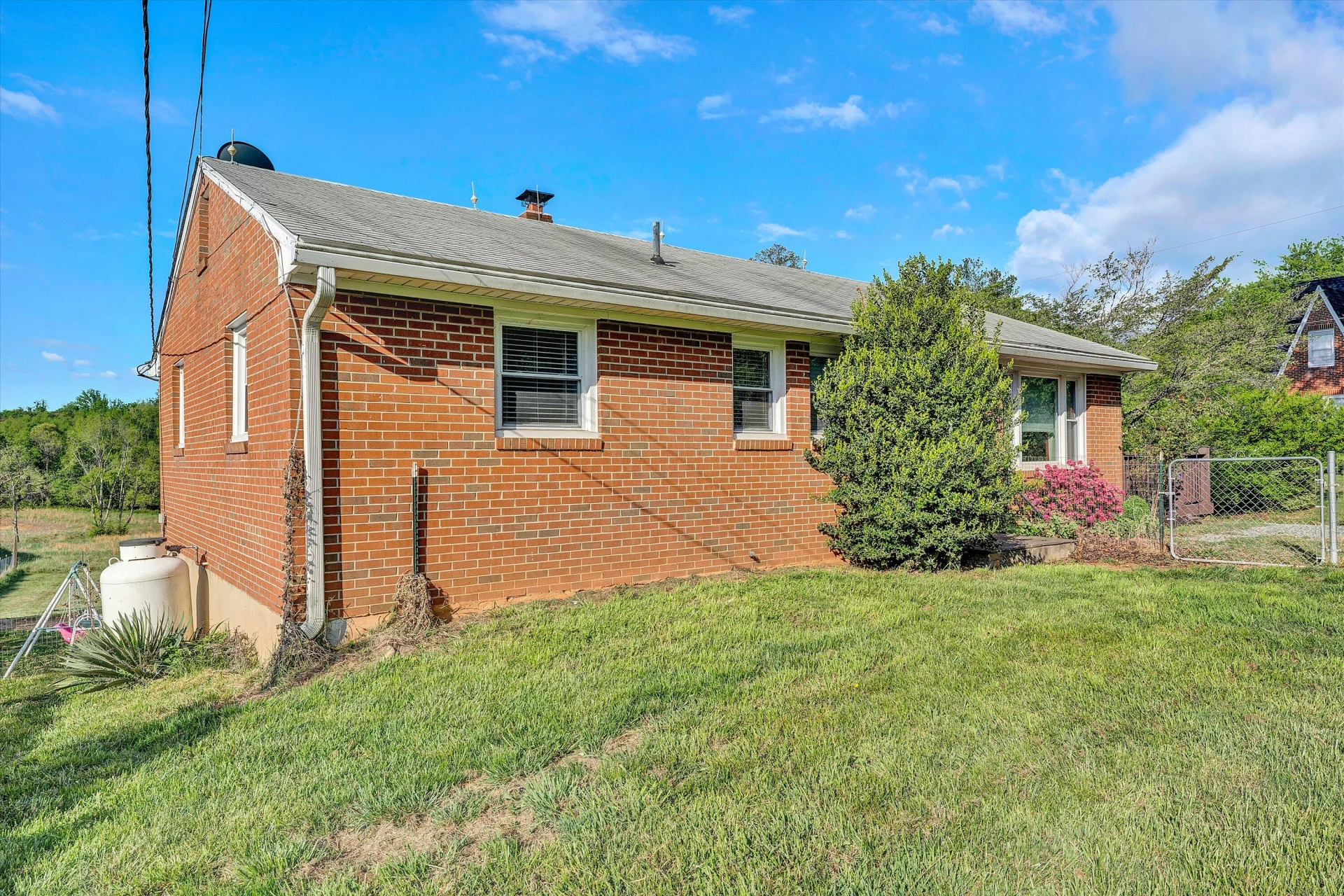 10640 Stewartsville RD - Photo 3