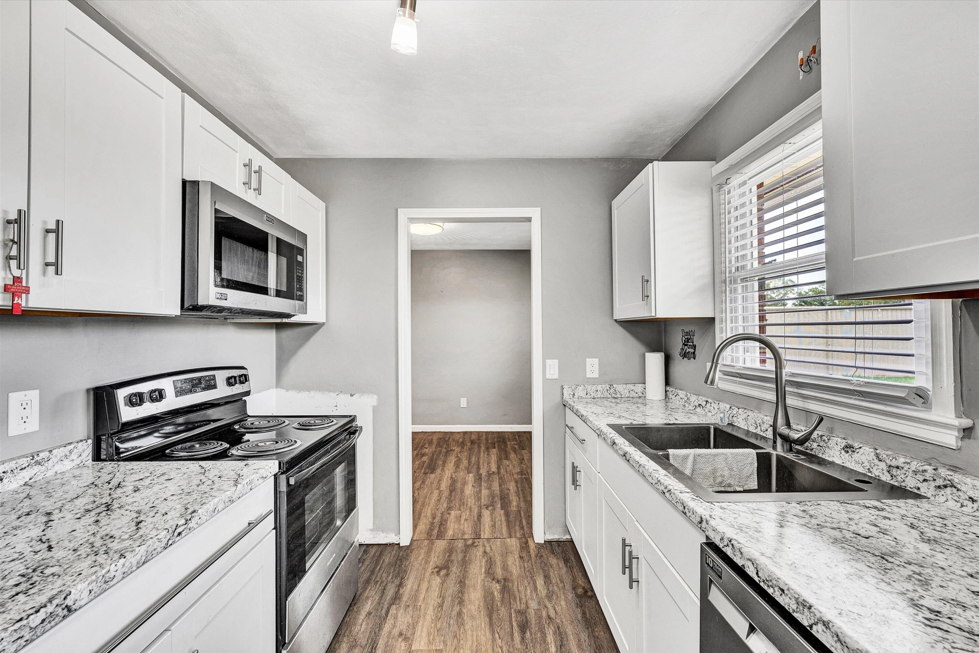 10640 Stewartsville RD - Photo 7