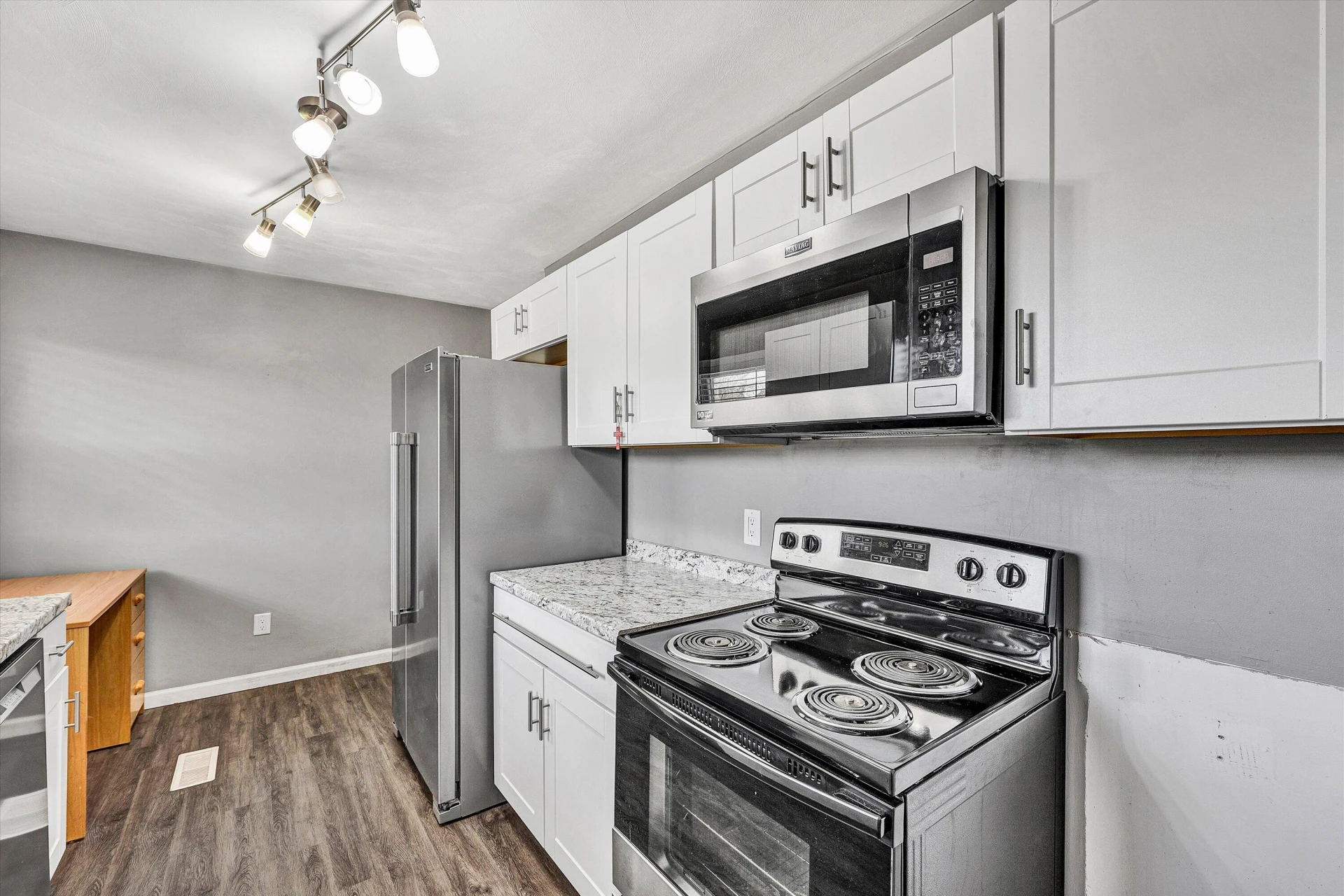 10640 Stewartsville RD - Photo 8