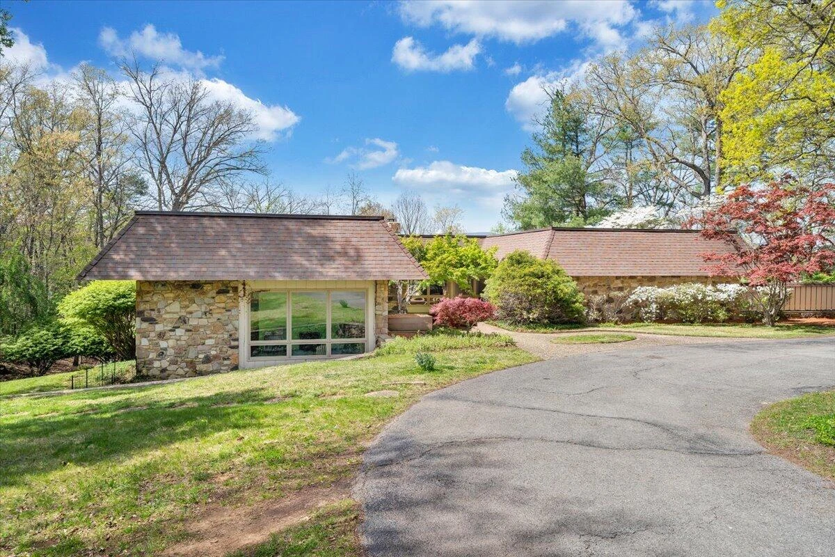 3244 Pineland RD SW