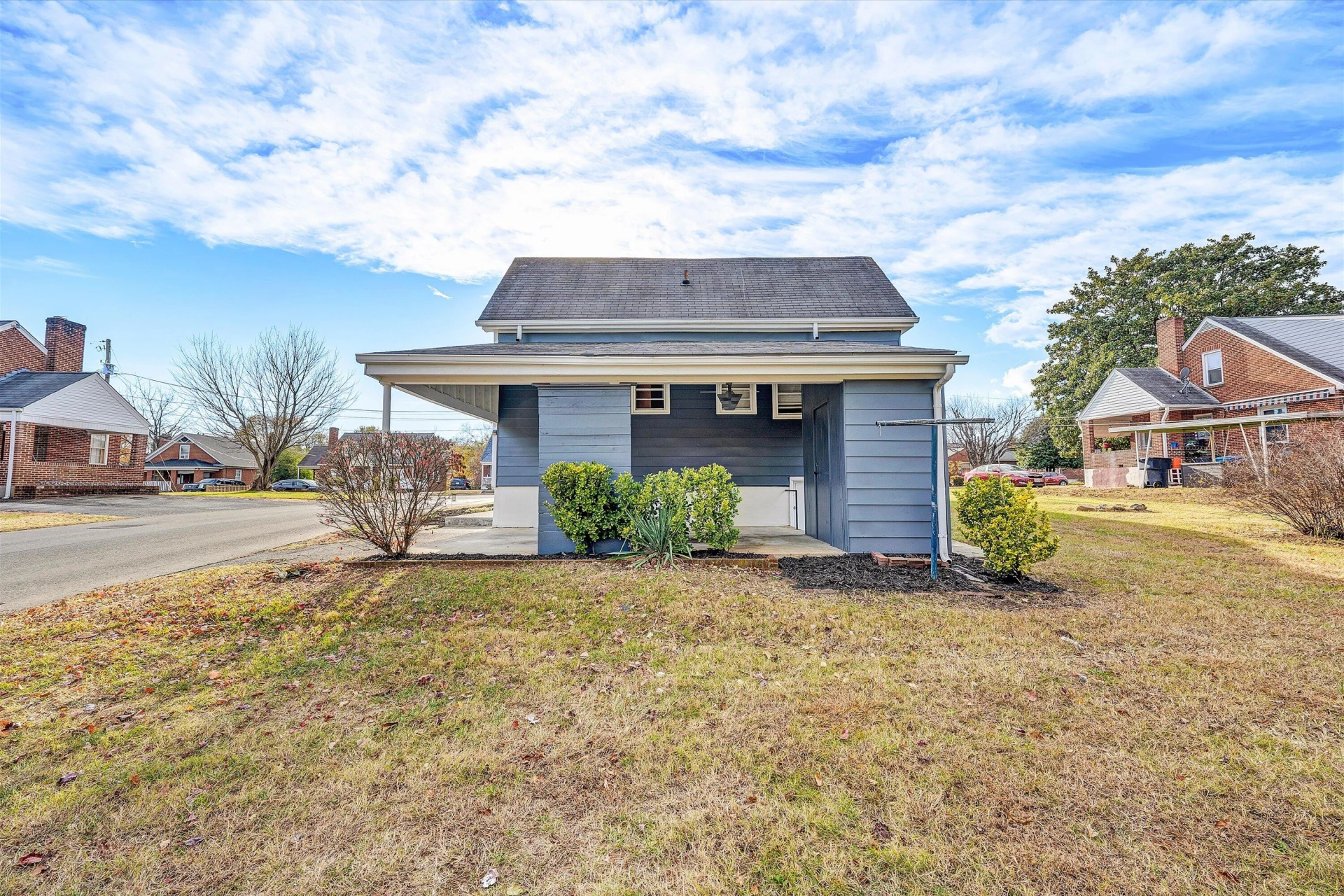 3203 Roundhill AVE NW - Photo 11