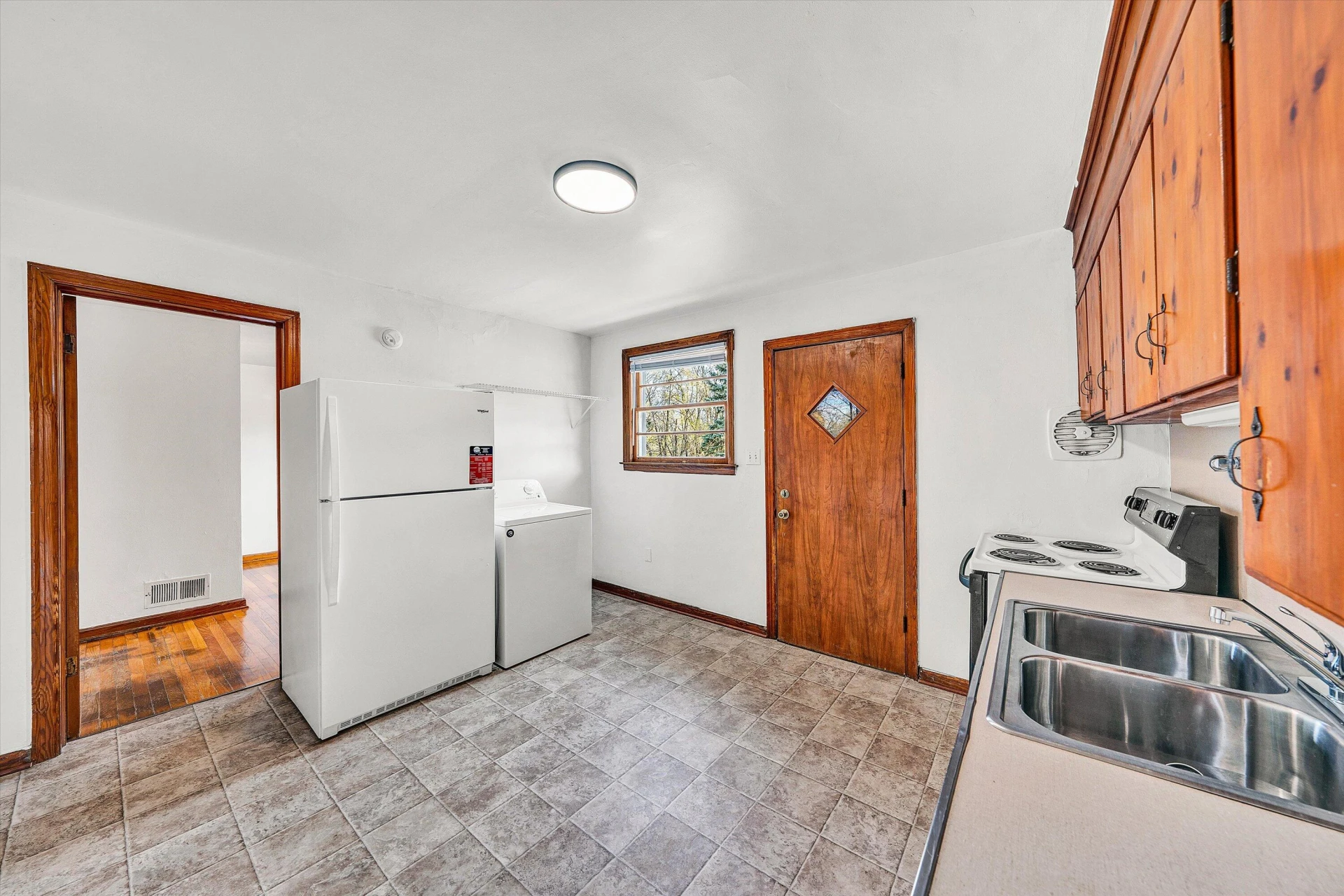 3203 Roundhill AVE NW - Photo 18