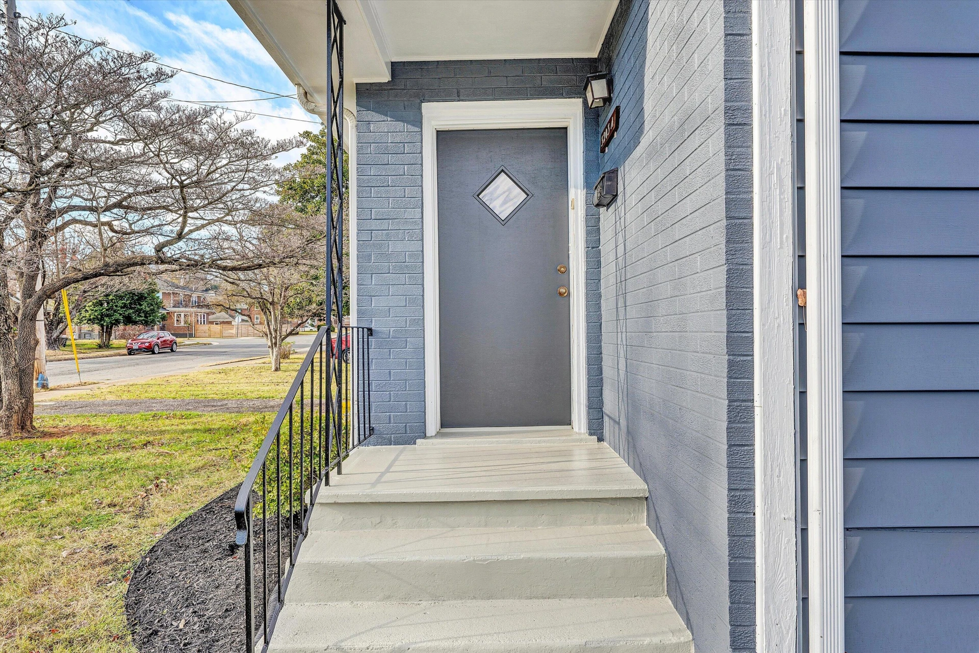 3203 Roundhill AVE NW - Photo 2