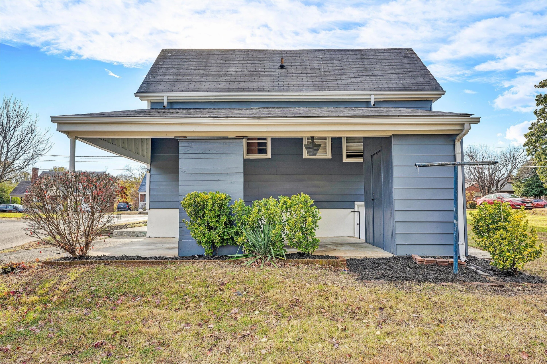 3203 Roundhill AVE NW - Photo 3