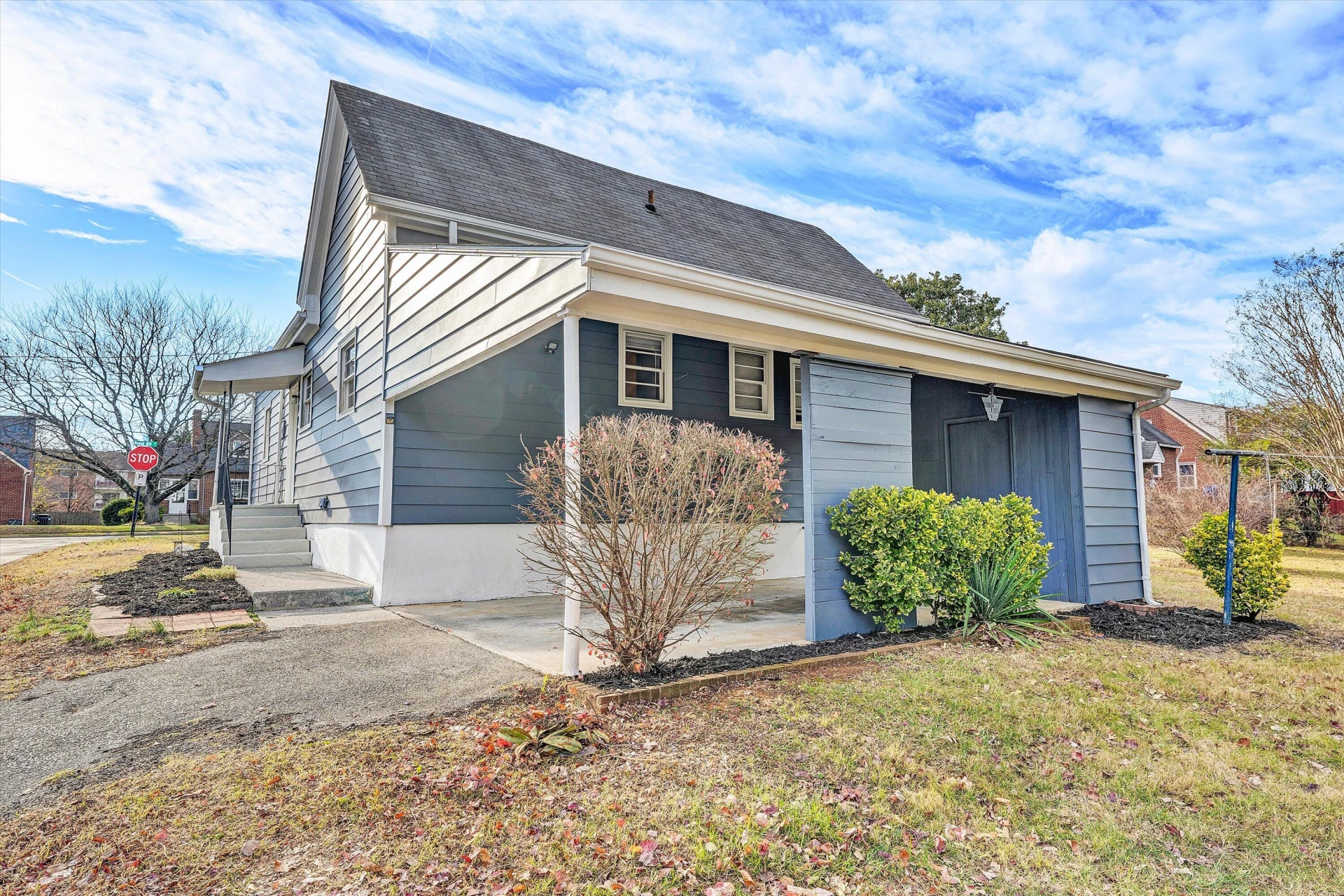 3203 Roundhill AVE NW - Photo 4