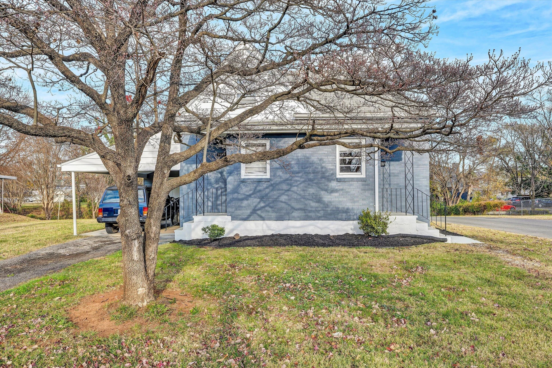 3203 Roundhill AVE NW - Photo 6
