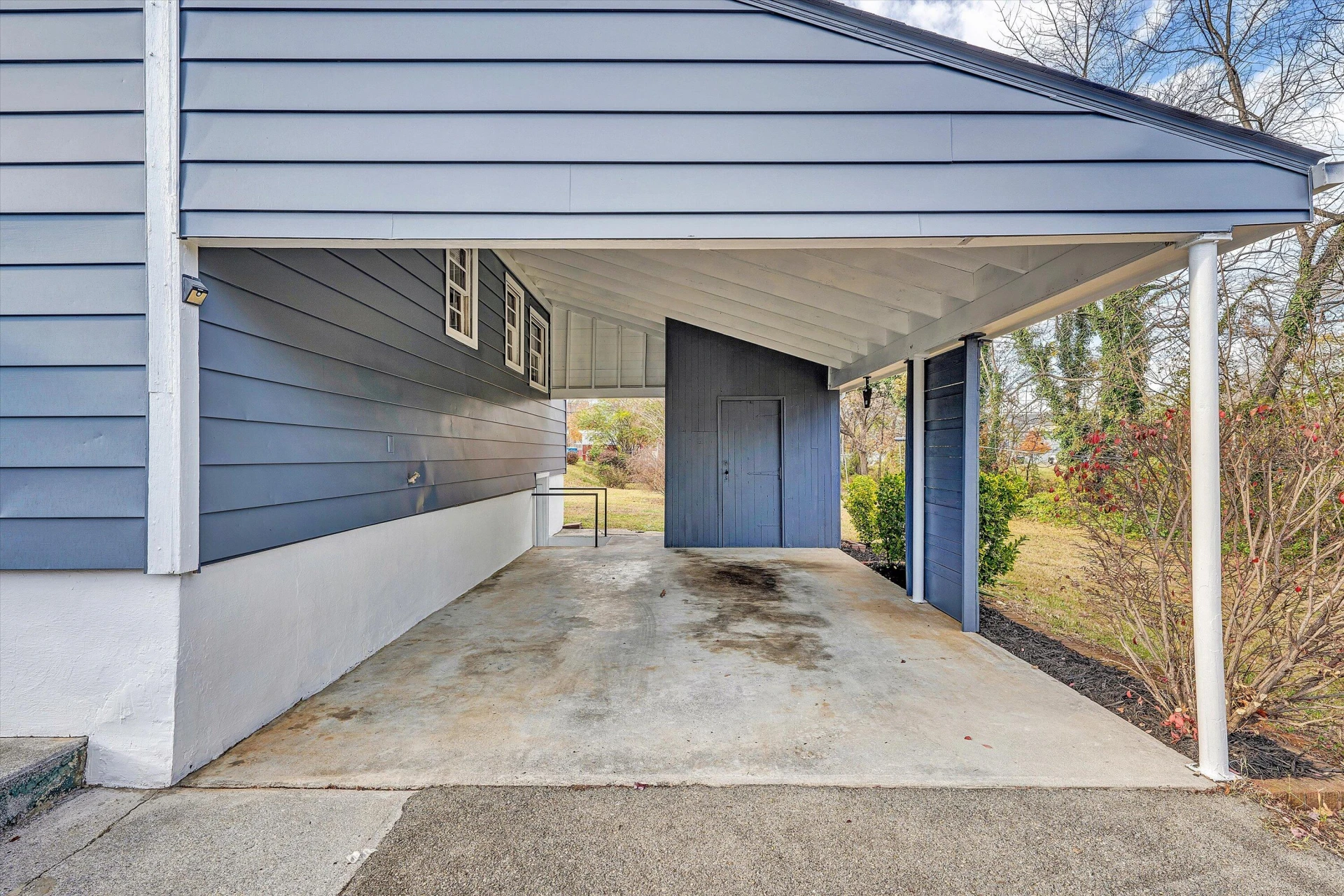 3203 Roundhill AVE NW - Photo 8