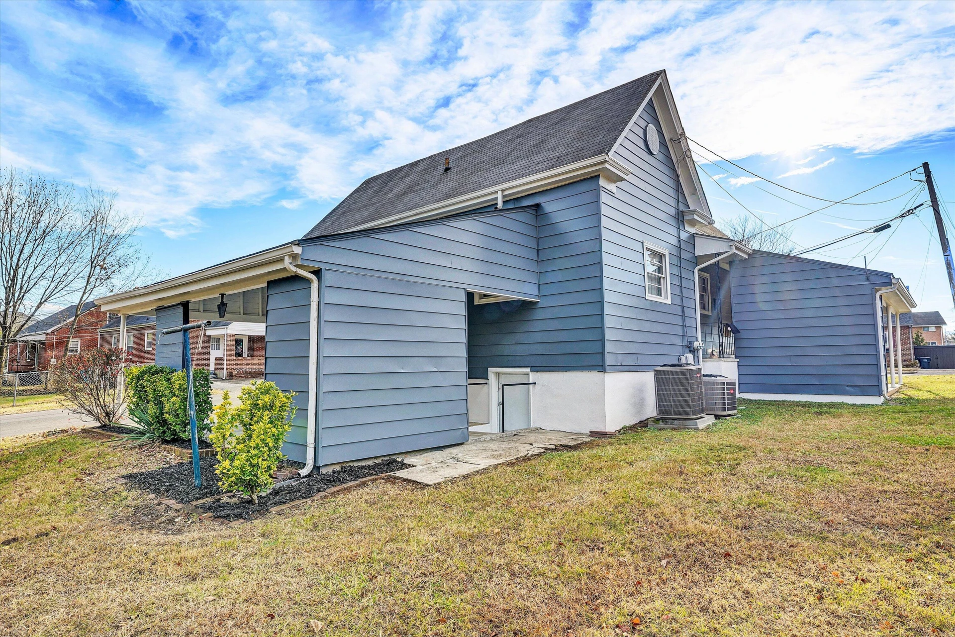 3203 Roundhill AVE NW - Photo 9