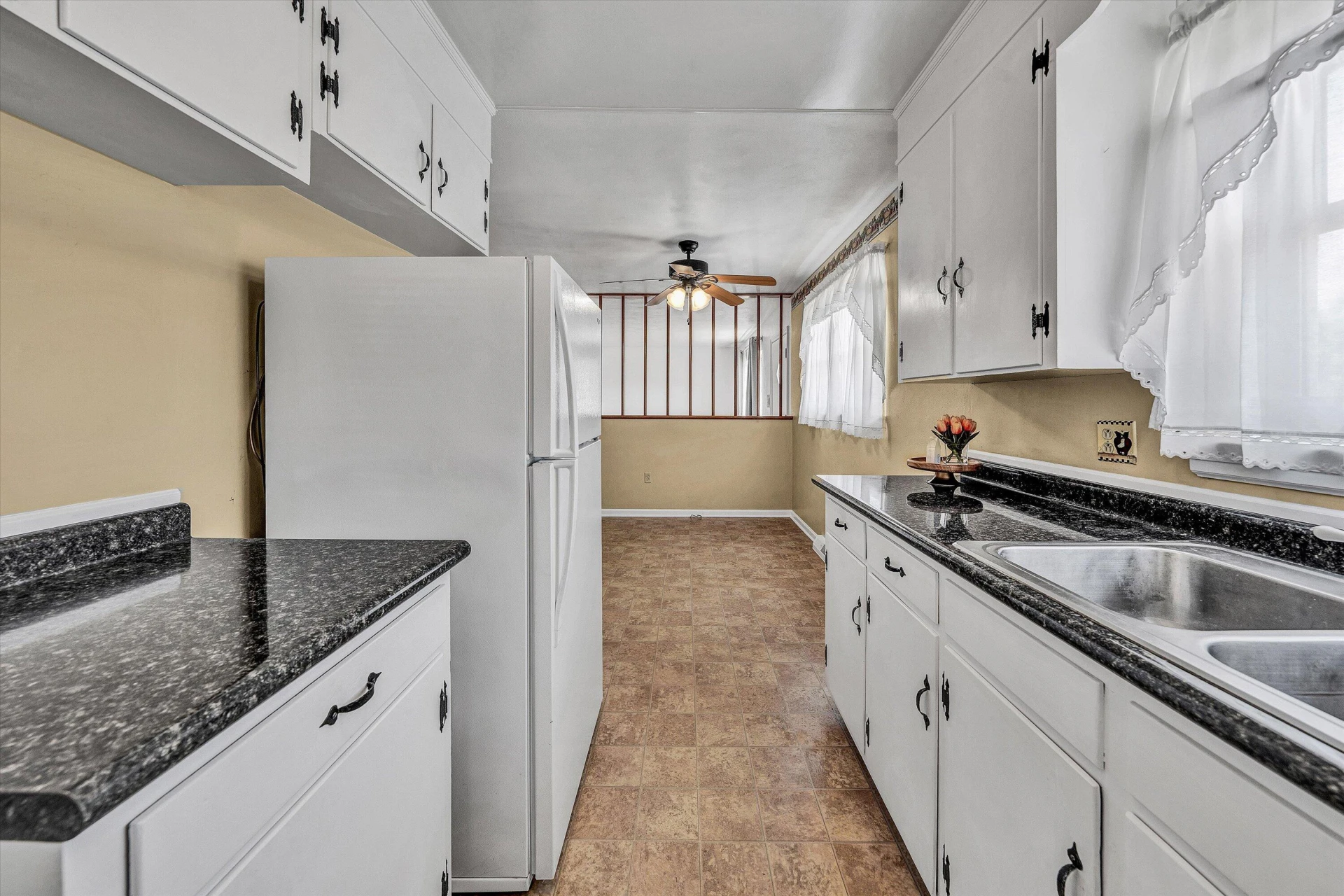 1313 Slemp ST - Photo 12