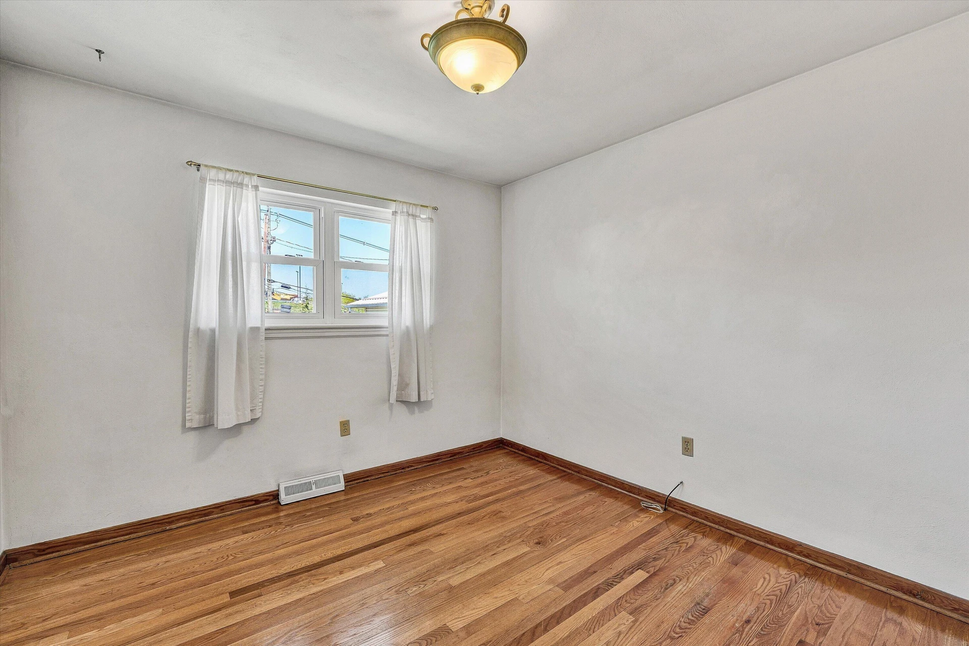 1313 Slemp ST - Photo 13