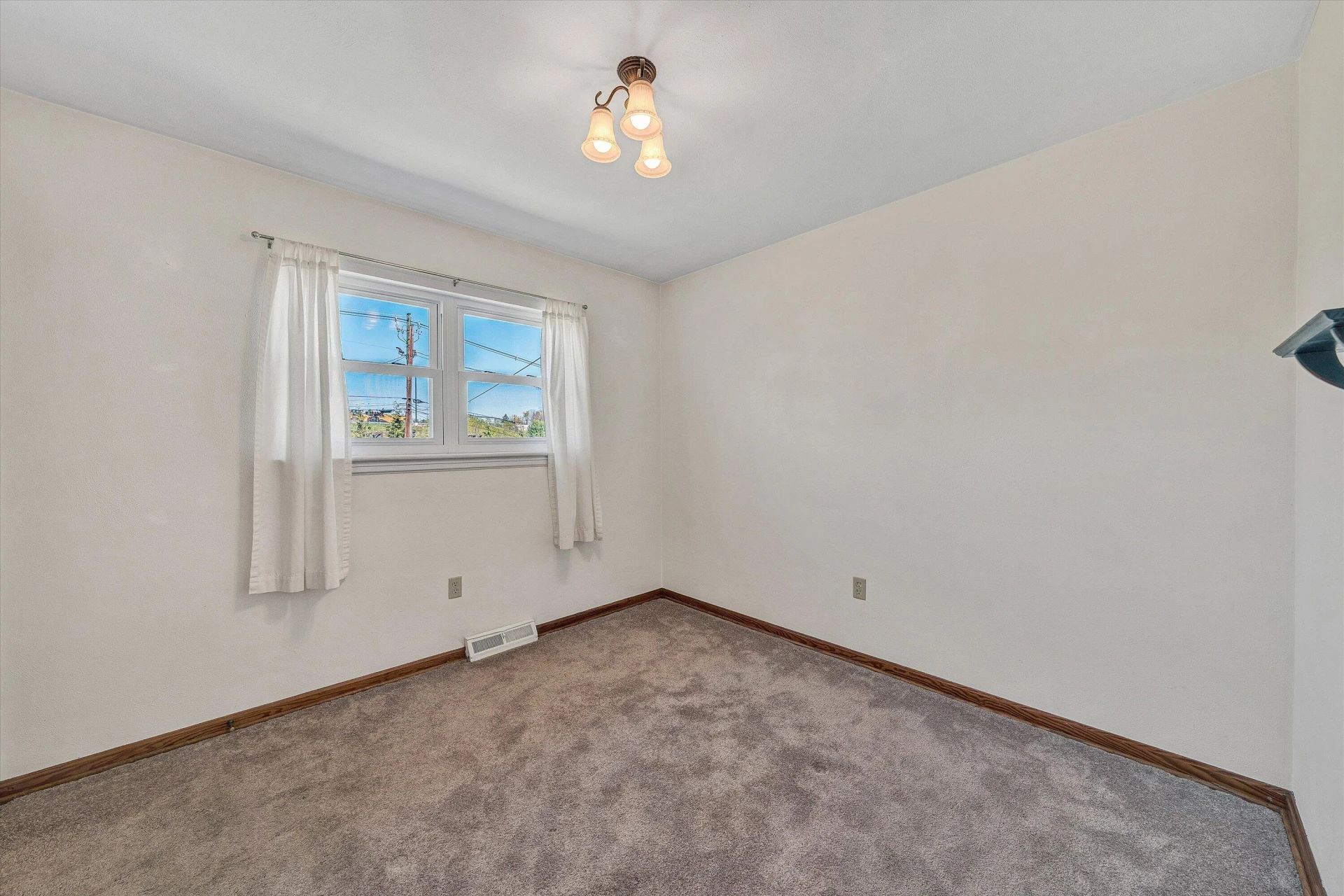 1313 Slemp ST - Photo 14