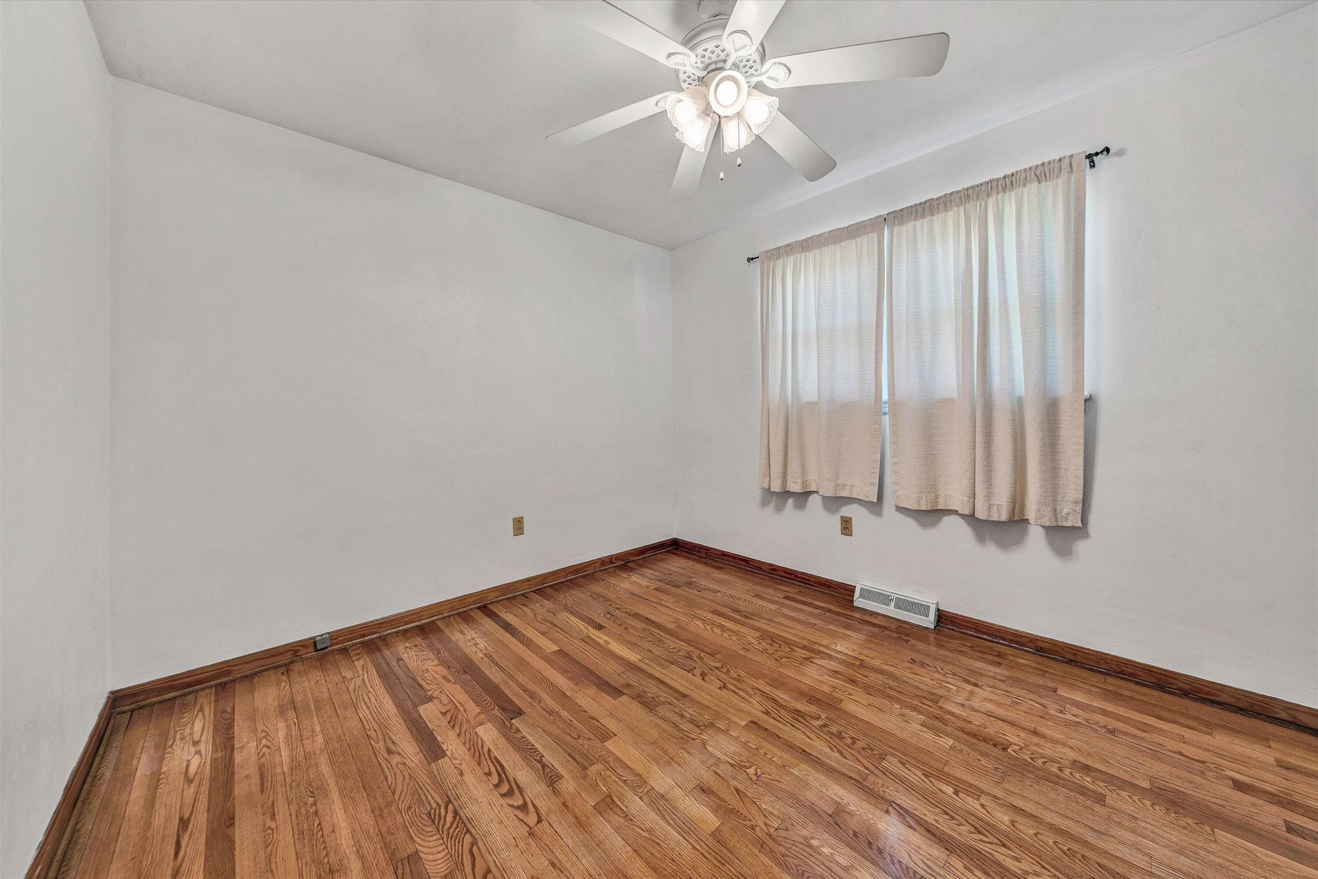 1313 Slemp ST - Photo 17