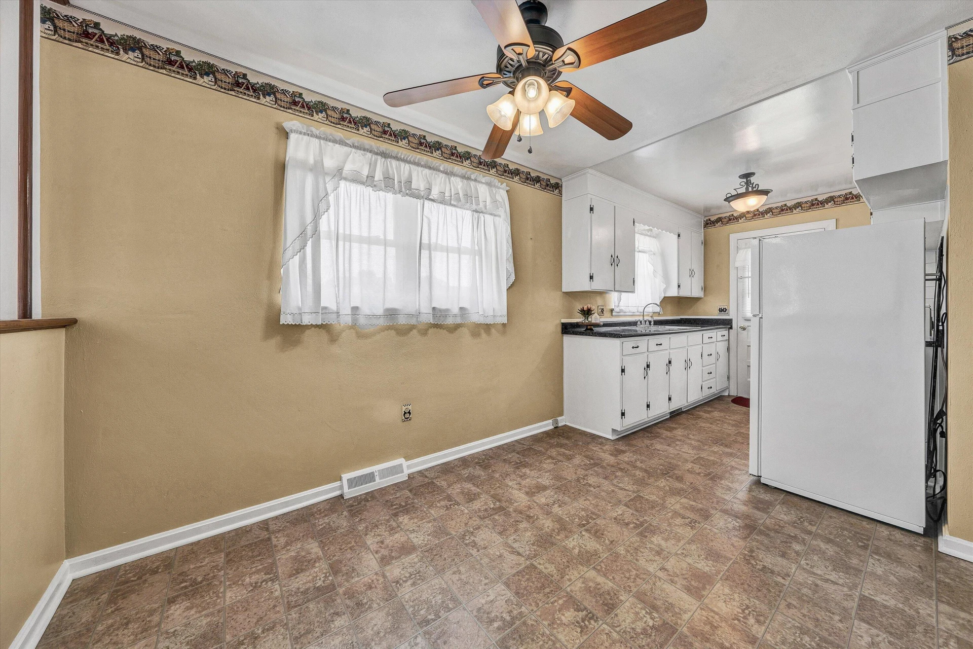 1313 Slemp ST - Photo 8