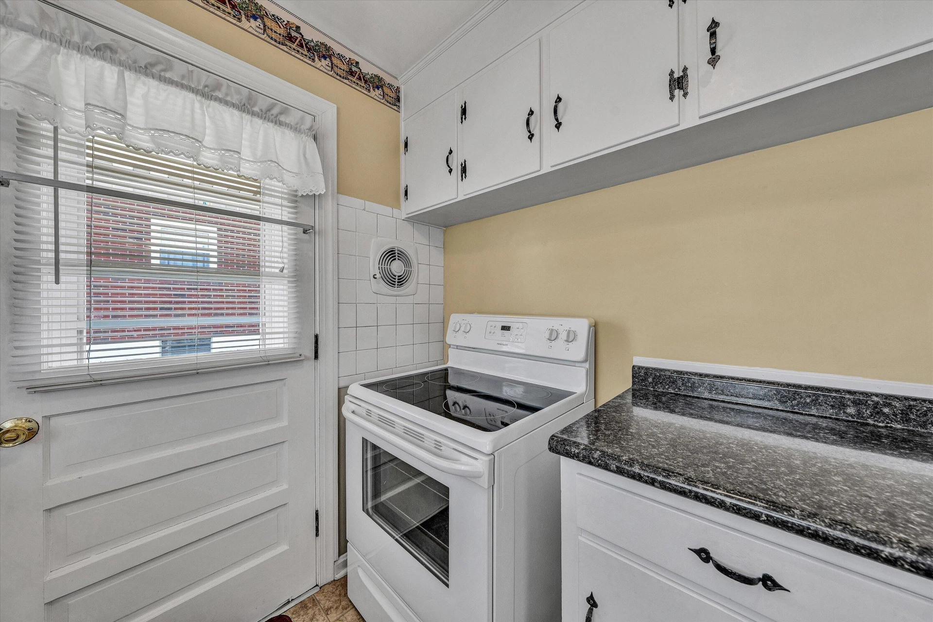 1313 Slemp ST - Photo 11