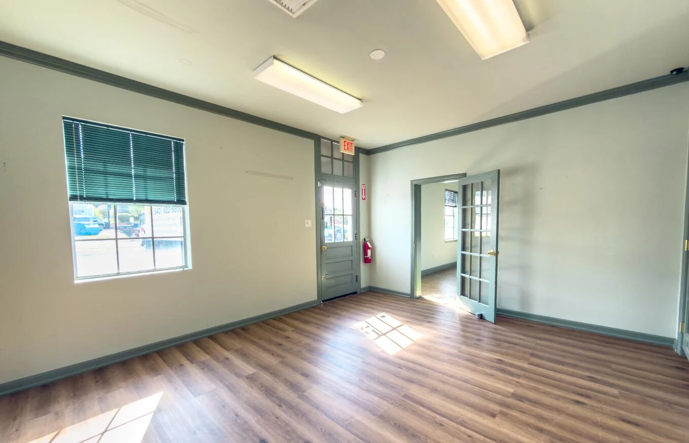 6704 Williamson RD - Photo 3