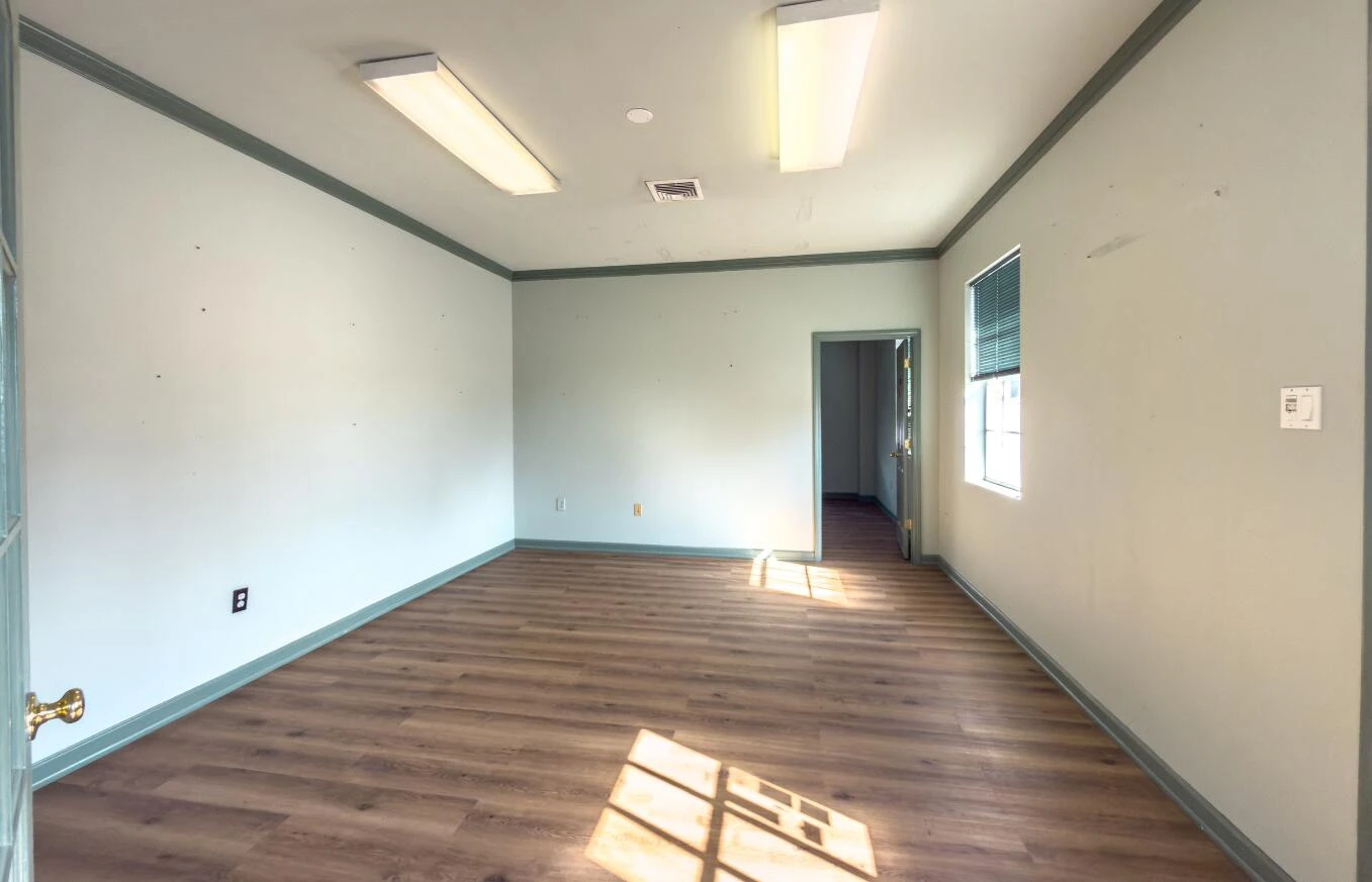 6704 Williamson RD - Photo 4