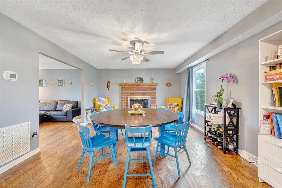 1111 Charmin DR - Photo 10