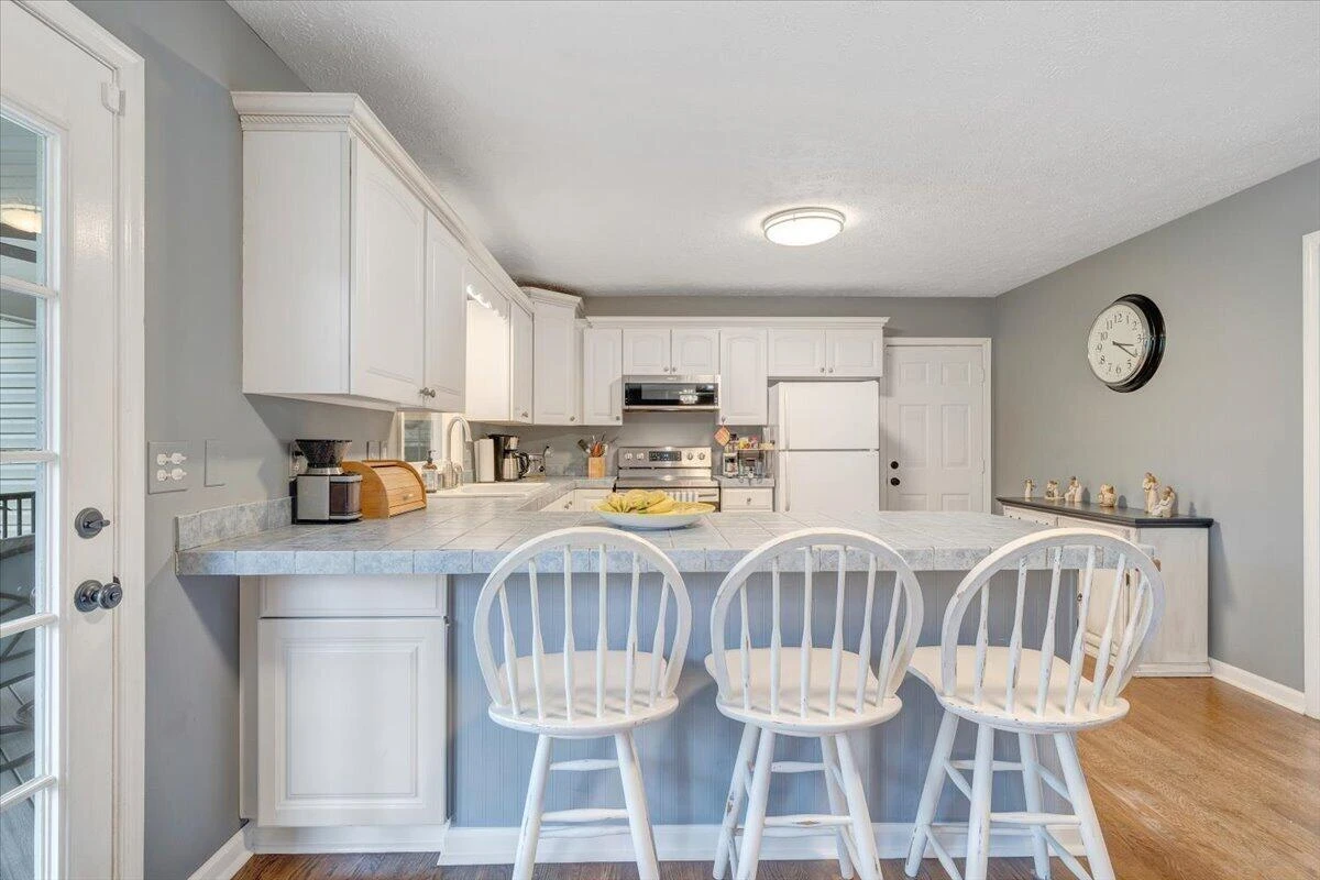 1111 Charmin DR - Photo 12