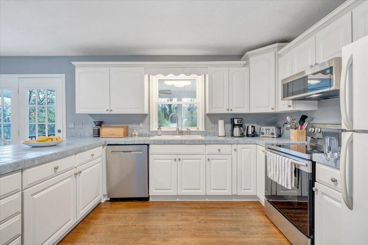 1111 Charmin DR - Photo 13