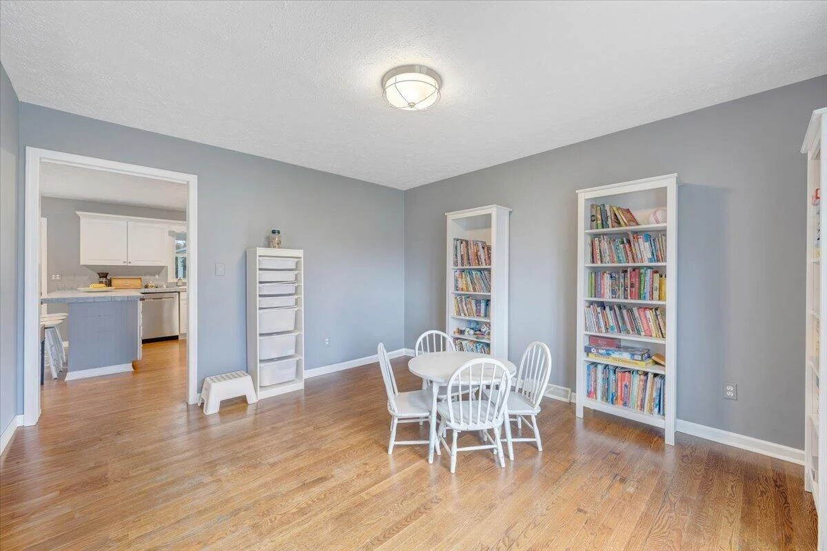 1111 Charmin DR - Photo 16